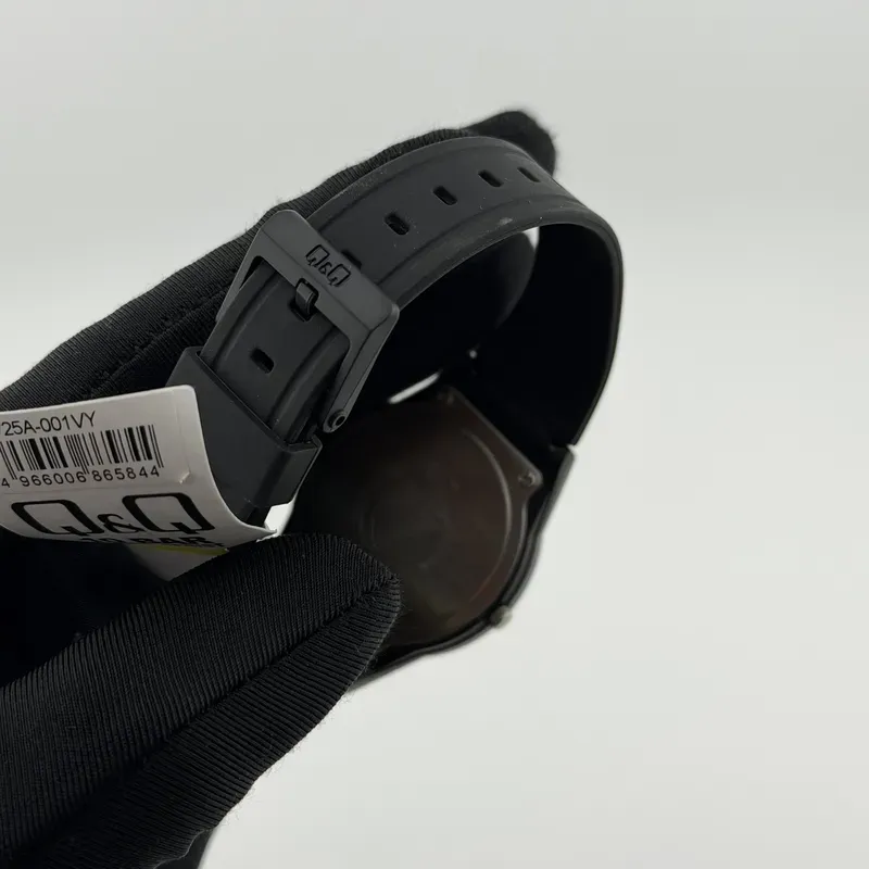 ساعت کیو اند کیو مدل V25A-001VY