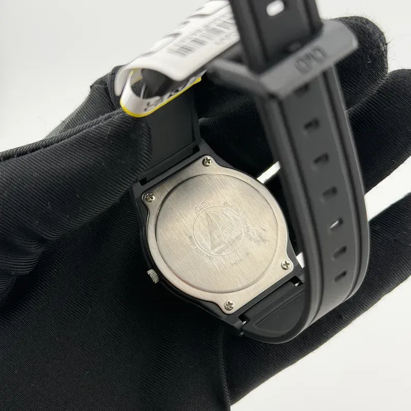 ساعت کیو اند کیو مدل V25A-002VY